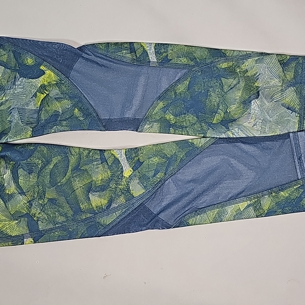 Under ARMOUR leggings - Picture 8 of 8